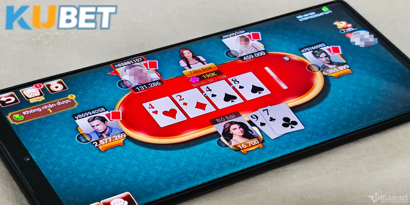 Thao tác đánh game bài b52 tại Kubet cực dễ